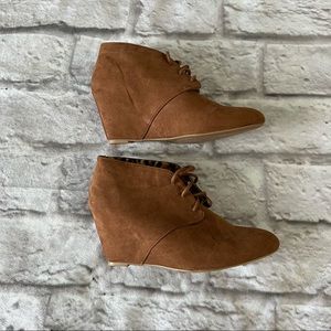 Qupid Wedge Bootie Shoes Brown Tie Front Heel Pointed Toe Size 8